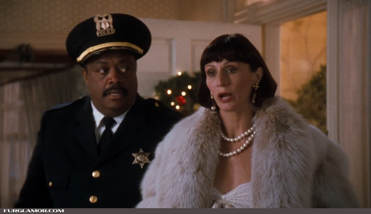 Natalia Nogulich in Blush Fox Fur - National Lampoon's Christmas Vacation - 1989